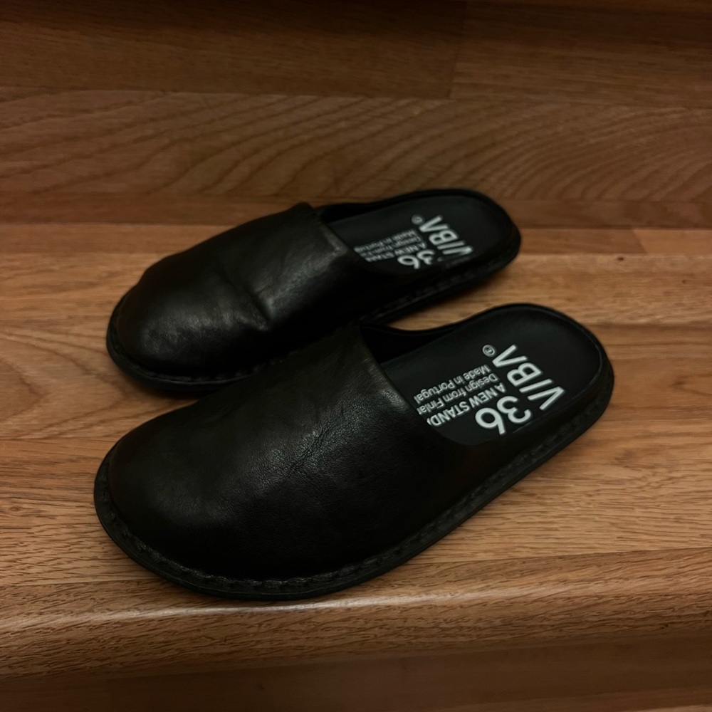 NWOT Vibae Roma mule